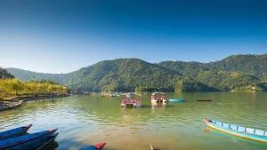Hallan el cadáver de un turista desparecido en Nepal y buscan a su pareja