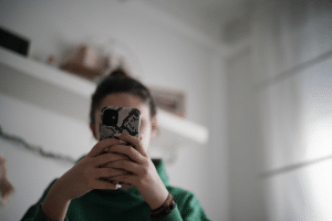 El consumo adolescente de 'porno' aumenta el riesgo de fracaso escolar