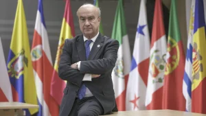 «La escuela tiene que rearmarse para forjar una cultura de democracia»