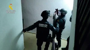 Retenían y maltrataban a personas vulnerables en «granjas humanas» para vaciar sus cuentas bancarias