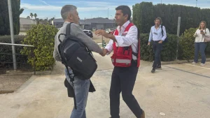 Las comunidades traspasan las trincheras políticas y se vuelcan con la ayuda a las víctimas