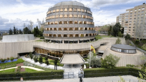 El TC corrige su doctrina y establece que el estado de alarma sí es suficiente para restringir derechos