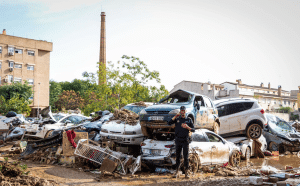 La Guardia Civil salva a un hombre que llevaba tres días flotando en su casa de Paiporta