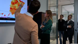 Aagesen visita la Aemet y da su apoyo «máximo» a la Agencia, cuestionada por el PP