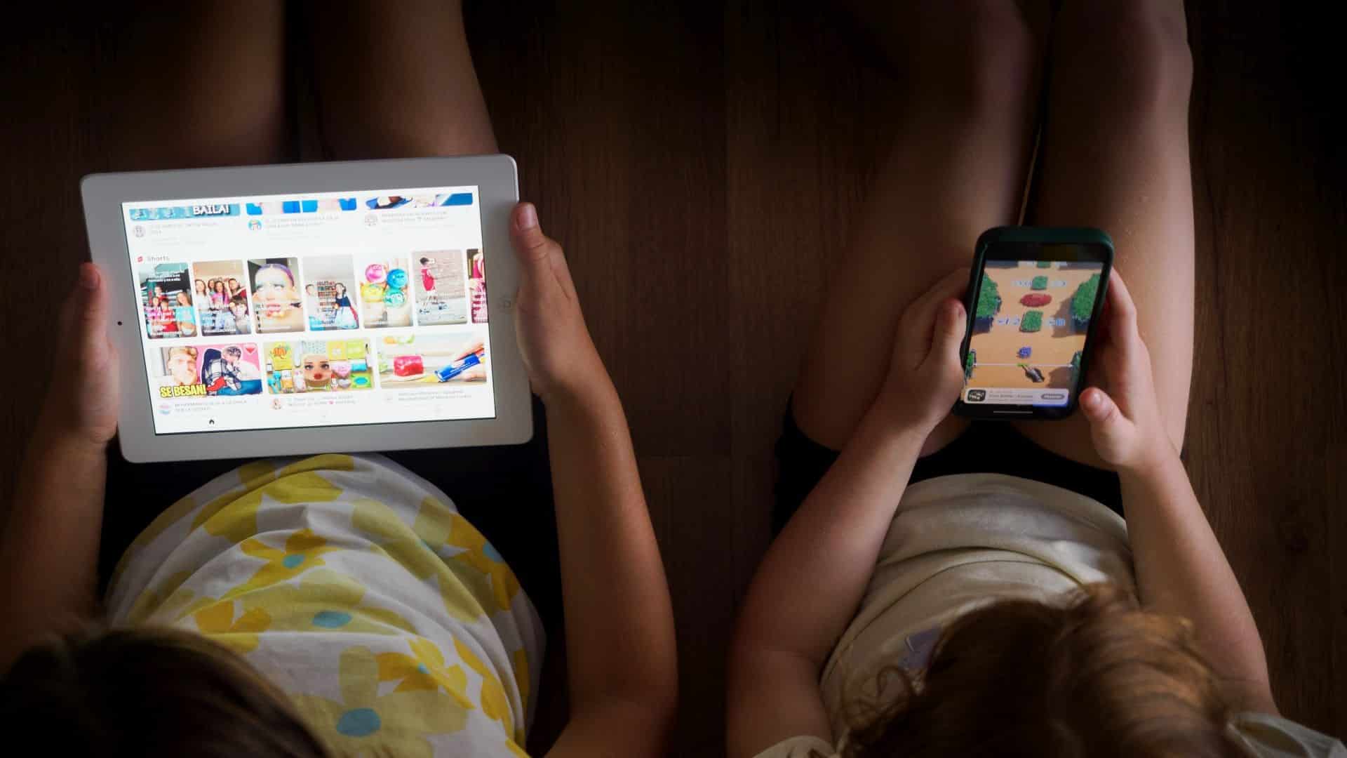 Teléfonos sin internet para los adolescentes de entre 12 y 16 años y nada de pantallas para los menores de 6