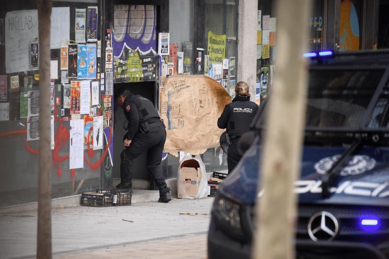Un chico de 13 años agrede a su novia de 16 en un edificio okupado en Madrid