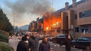 Al menos nueve heridos en la explosión de una vivienda en Pamplona desalojada por una fuga de gas