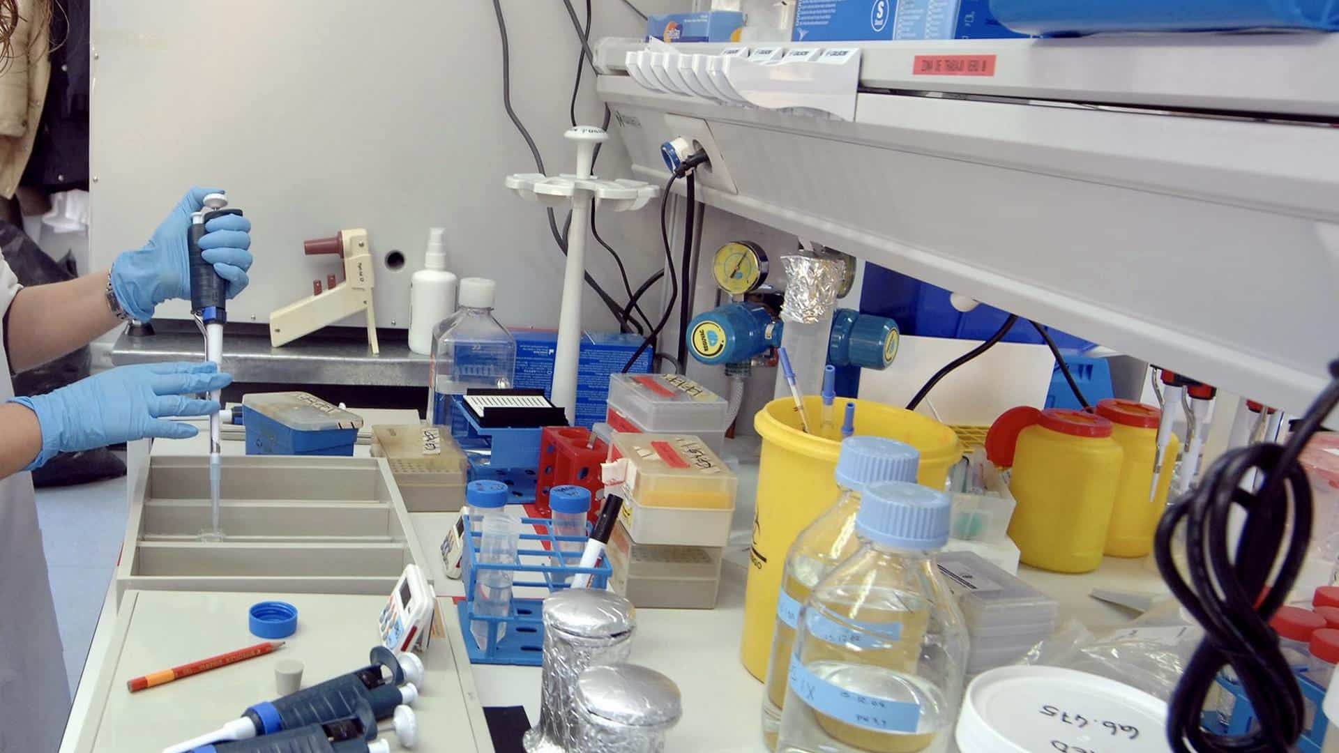 Un desconocido agente químico causa decenas de bajas en los laboratorios del Hospital de Toledo