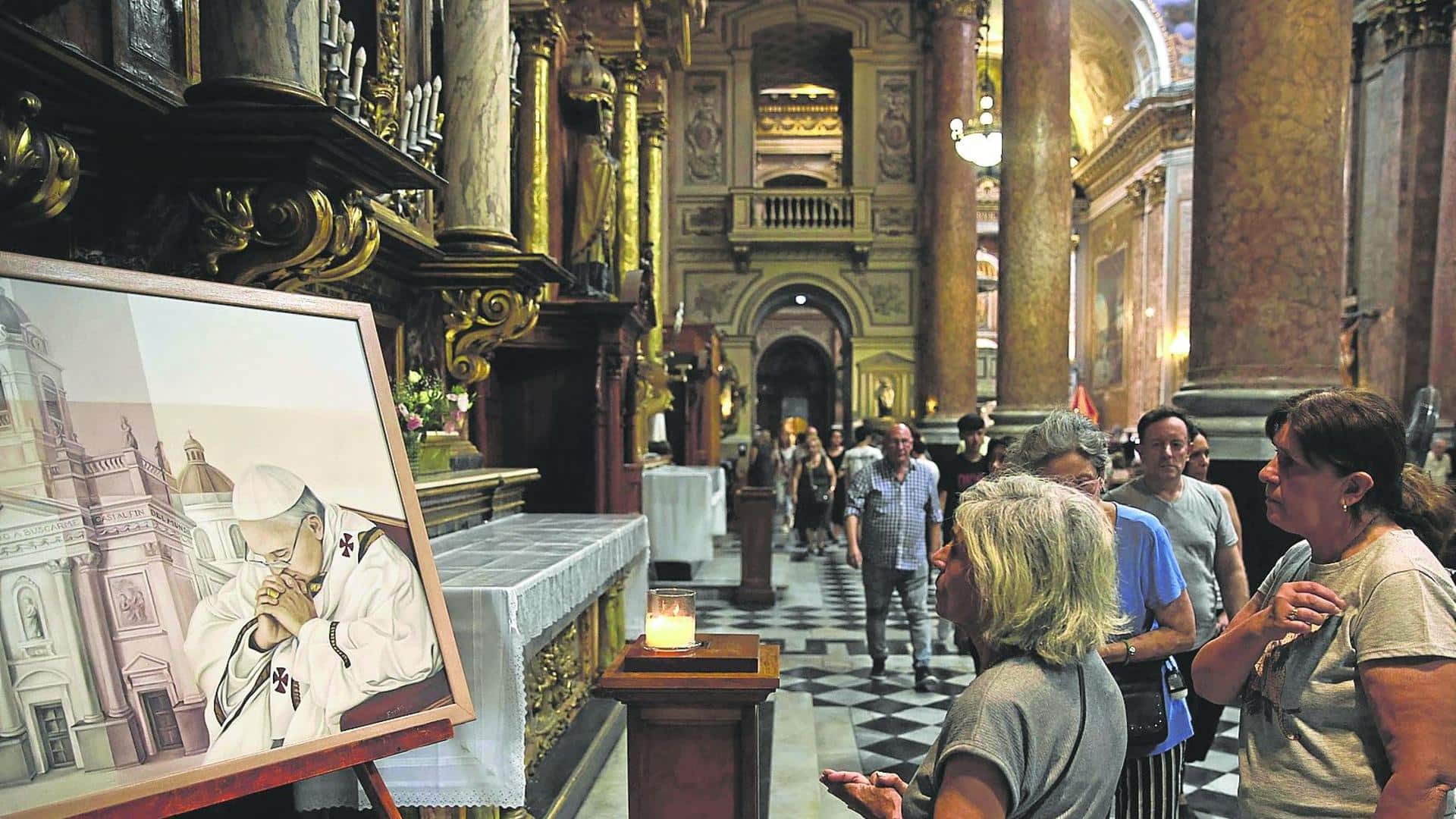 El Papa sigue en estado «crítico» aunque no tiene nuevas crisis respiratorias