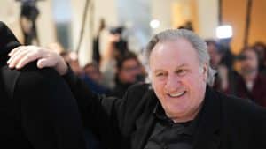 Depardieu reconoce el contacto físico con una de sus presuntas víctimas: «La agarré por la cadera»