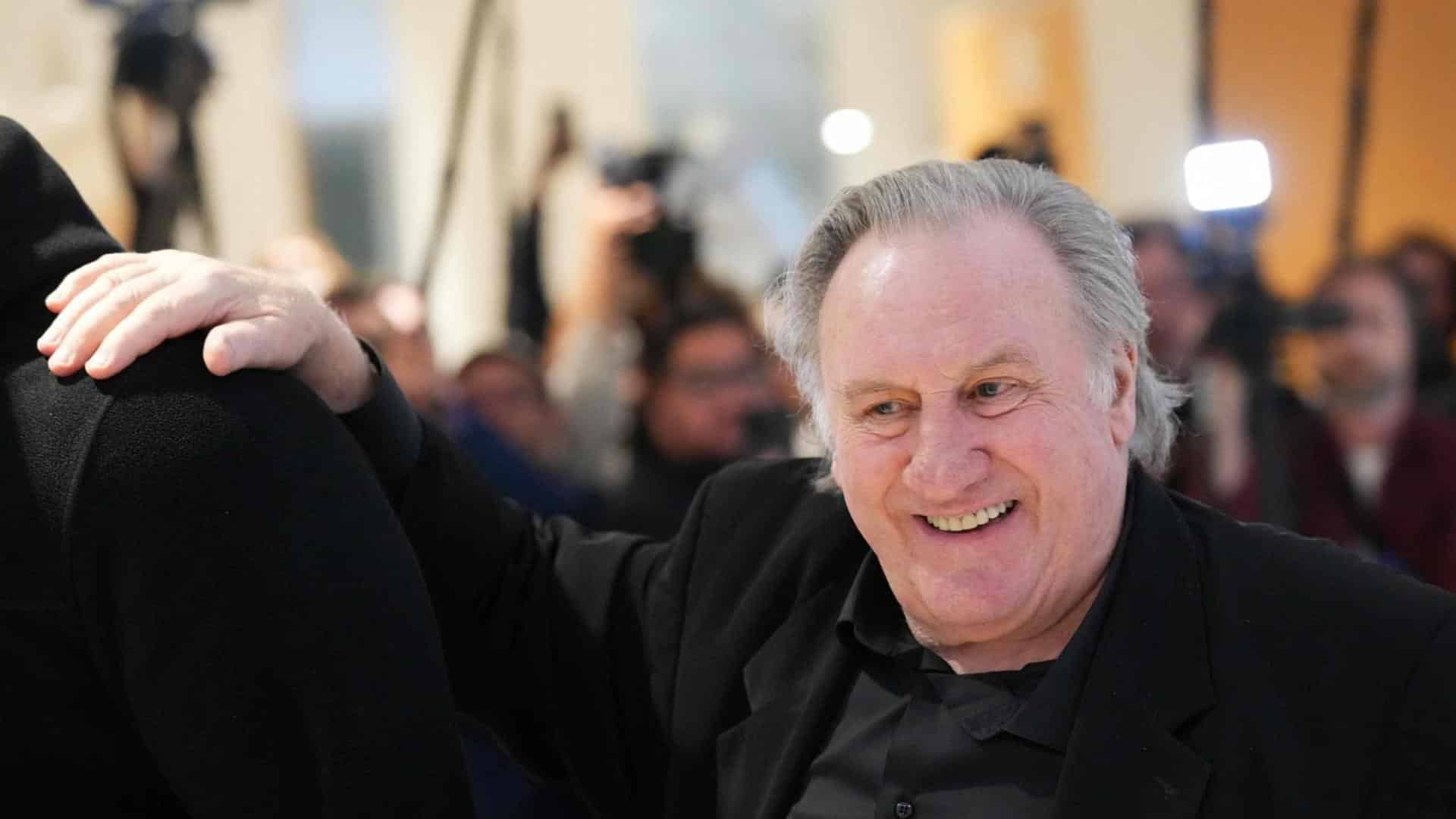 Depardieu reconoce el contacto físico con una de sus presuntas víctimas: «La agarré por la cadera»