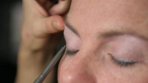 Ordenan la retirada de un lote de desmaquillante de ojos por contener demasiados microorganismos