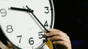Se acerca el cambio horario, ¿una hora más o menos de sueño?