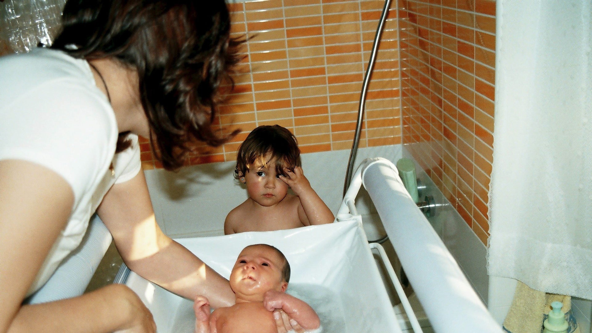 Las mujeres se ocupan siete veces más de la crianza de los hijos que los hombres