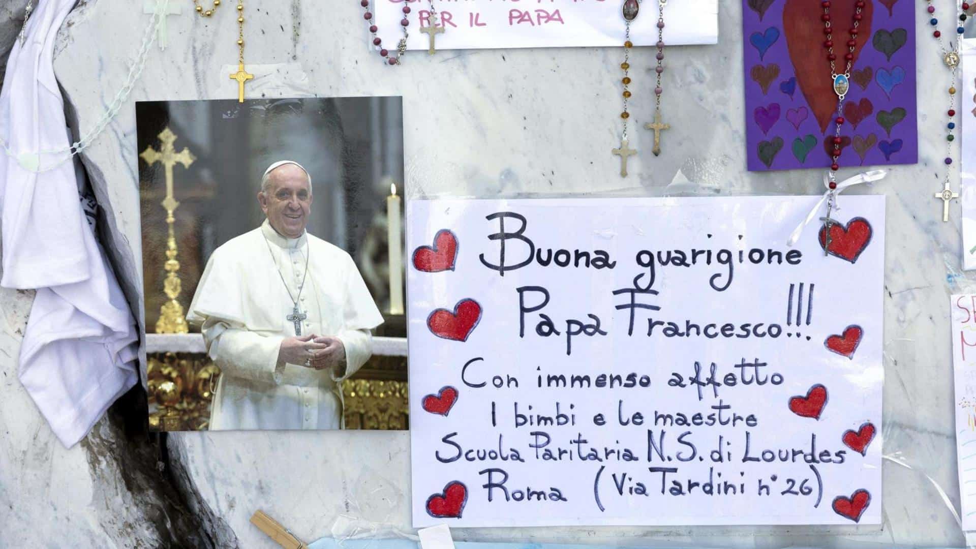 El Papa muestra por primera vez una «buena respuesta» a la terapia contra la neumonía