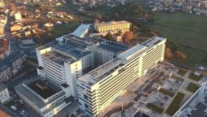Se derrumba parte del techo de la tercera planta del Hospital Materno Infantil de Ourense