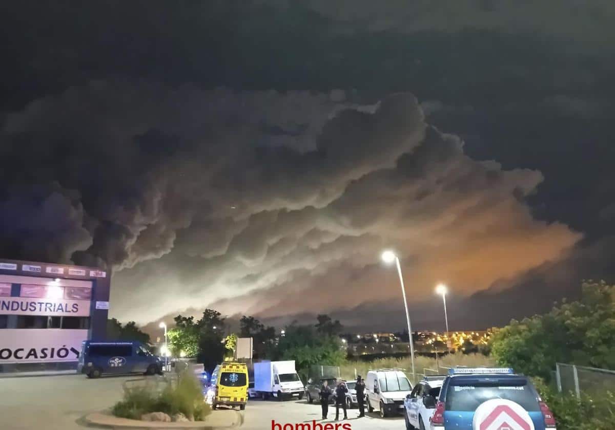 Confinadas 150.000 personas en Barcelona y Tarragona durante siete horas por una nube tóxica