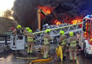 Un muerto y cuatro intoxicados en un incendio en un piso de Zaragoza