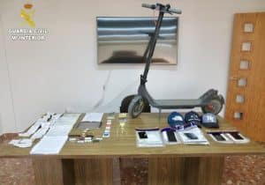 Dos detenidos en Cuenca por estafar haciéndose pasar por la DGT