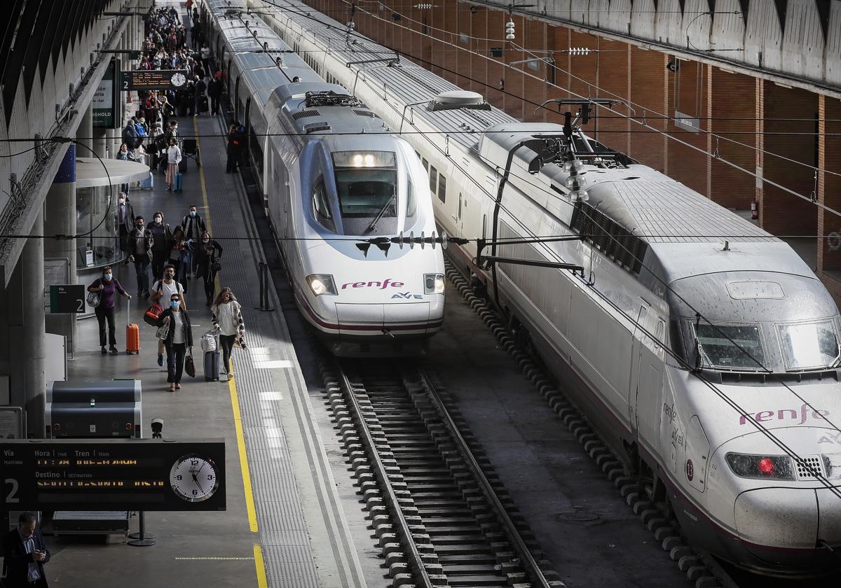 Restablecida la circulación de trenes AVE tras un nuevo «colapso ferroviario» con 2.200 pasajeros evacuados