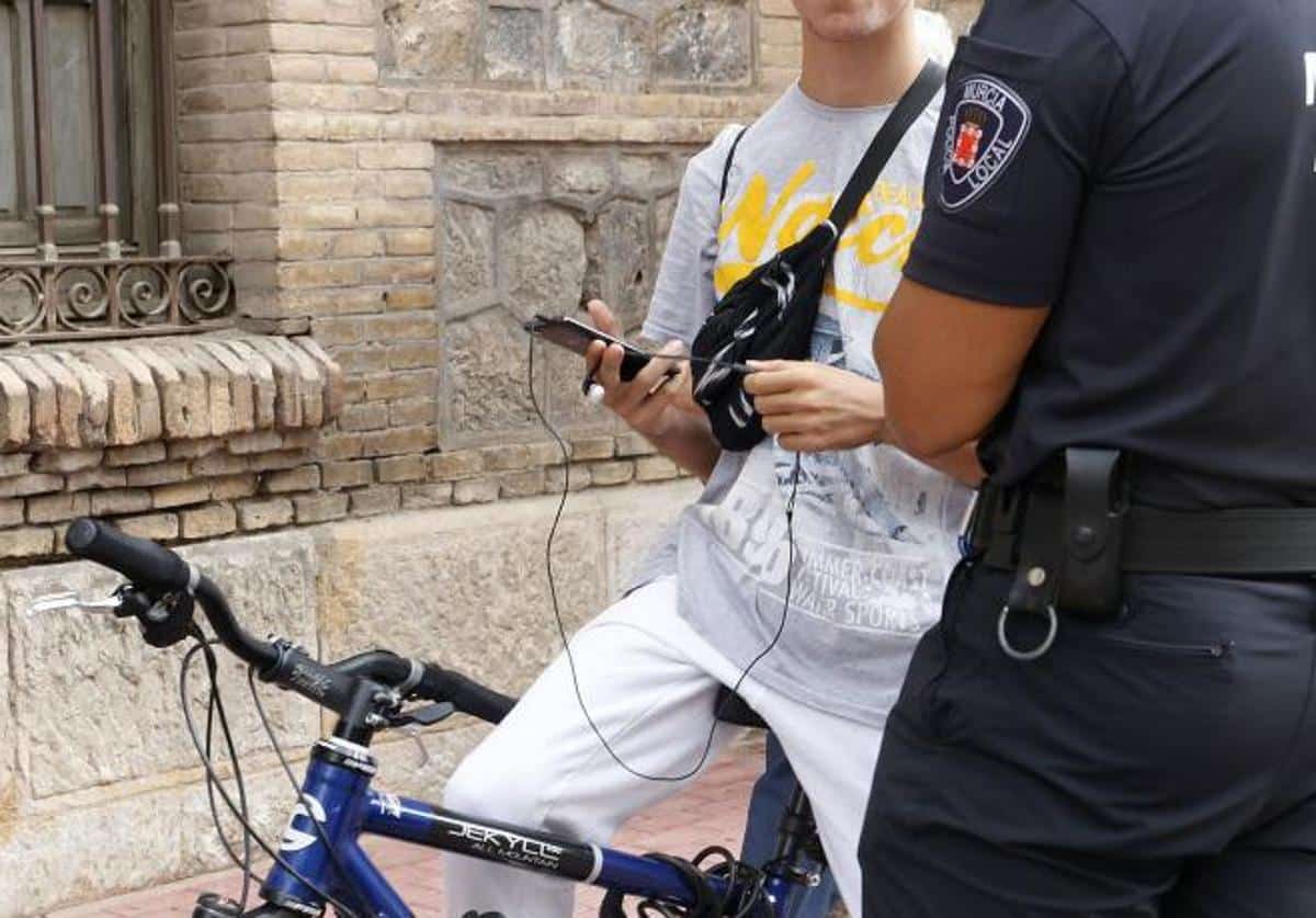 ¿Es obligatorio el casco en bici? La DGT aclara las tres excepciones que casi nadie conoce