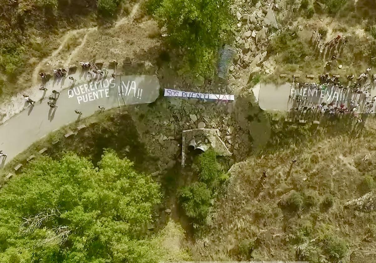 Dos pueblos de Guadalajara incomunicados porque nadie arregla el puente que se derrumbó por las lluvias de primavera