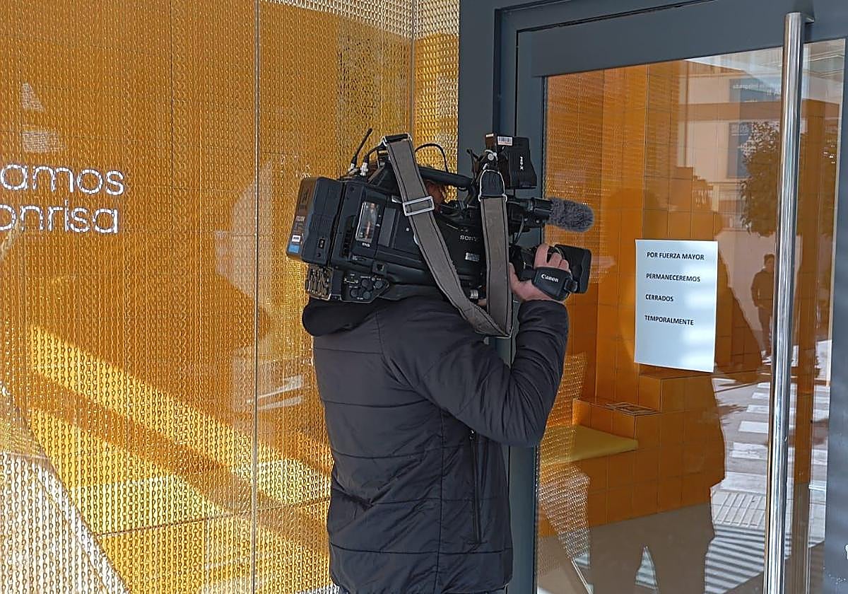 Los padres de la niña fallecida en Valencia dicen que pasó cuatro horas en el dentista porque no se encontraba bien