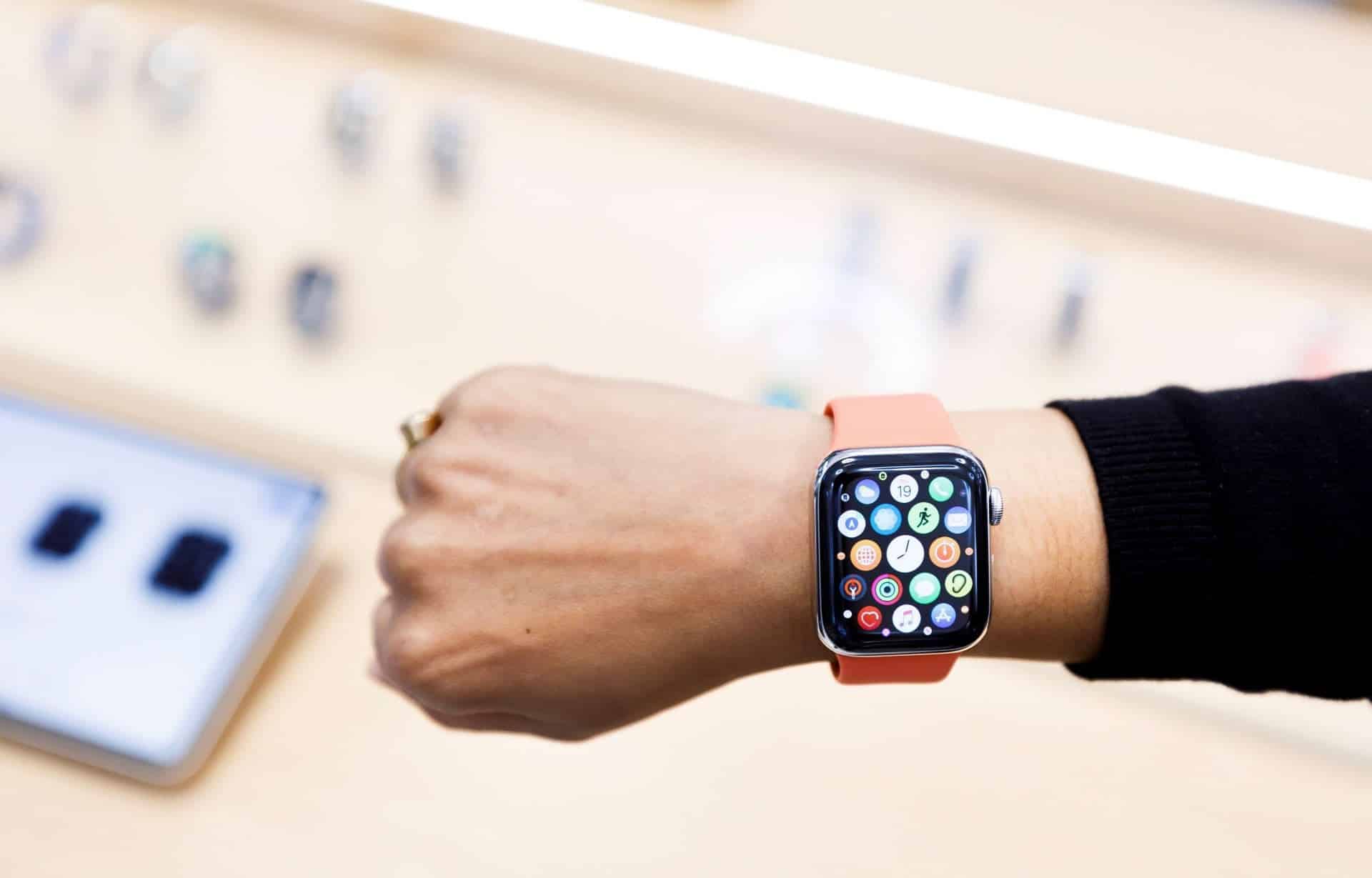WhatsApp llega a Apple Watch: así puedes instalarlo y cómo funciona