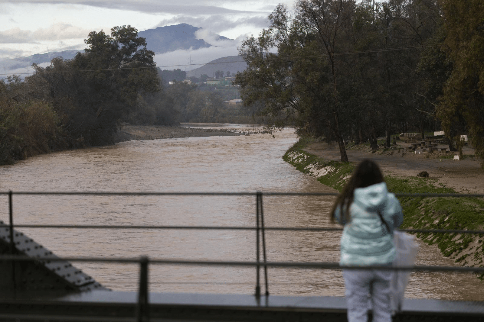 Hallan sin vida a uno de los dos desaparecidos tras ser arrastrados por la corriente en Málaga a causa del temporal