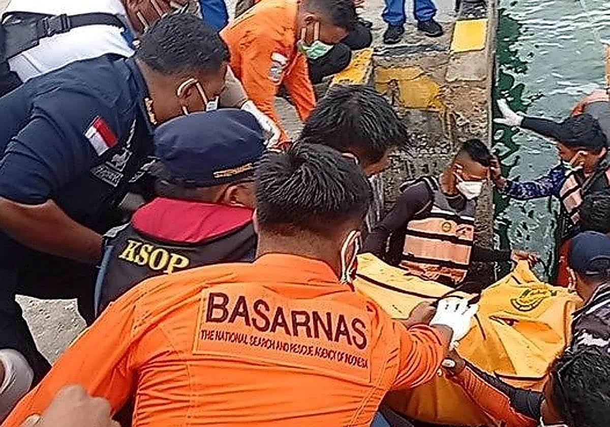 Comunicado de las familias de los desaparecidos en Indonesia tras aparecer un cadáver: «No volveremos a España sin los cuatro, todos juntos»