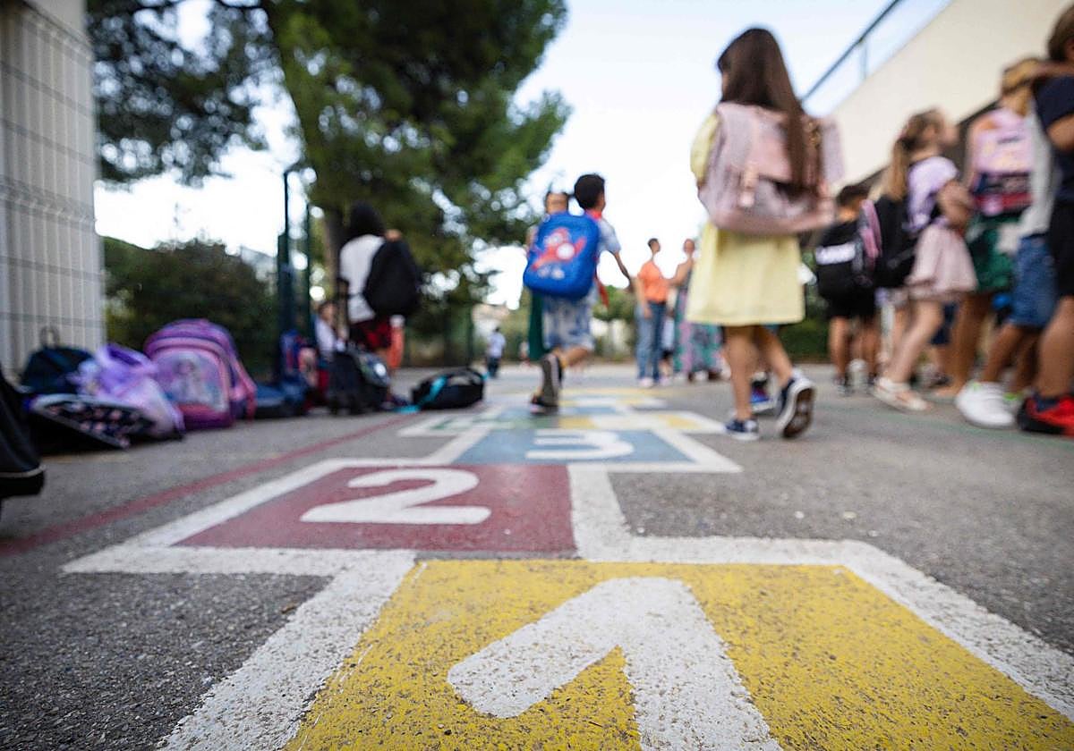 Francia se rebela contra las zonas vetadas a menores: 'No sin mis niños'