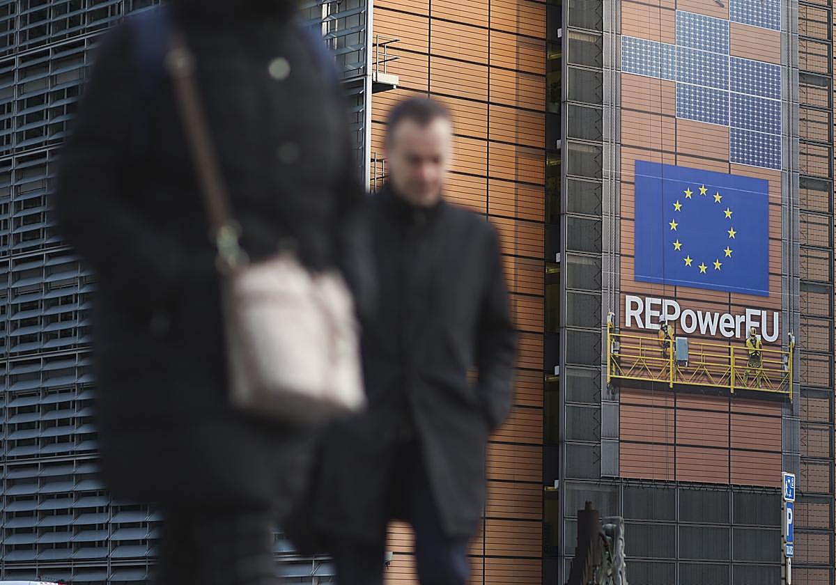 Bruselas cuestiona el plan de Sánchez para juzgar a directivos por el contenido de terceros en sus redes sociales