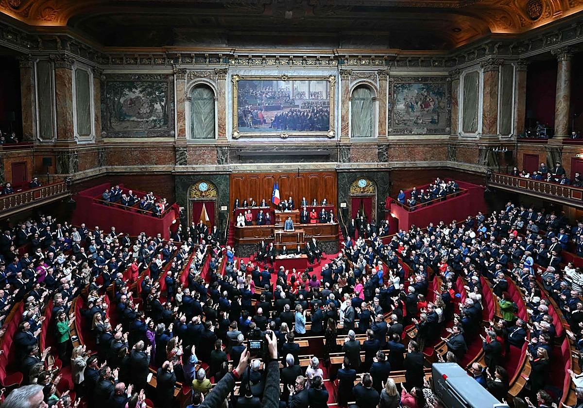 La Asamblea Nacional francesa vota a favor de suprimir el deber de tener sexo en el matrimonio