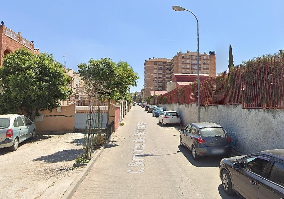 Un ajuste de cuentas en Granada acaba con un herido muy grave en el hospital con cuatro disparos
