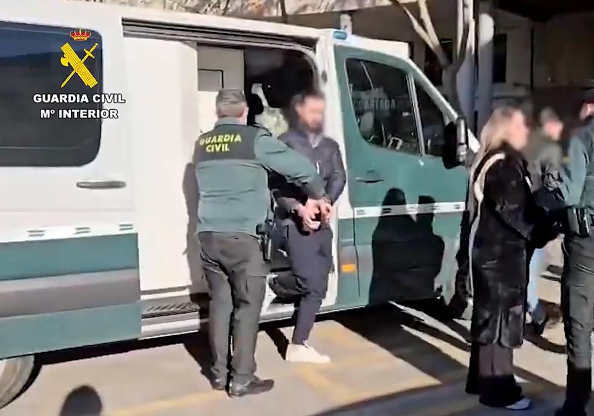 Maniatado con bridas y amenazado de muerte para que se marche de su propia casa en Valencia