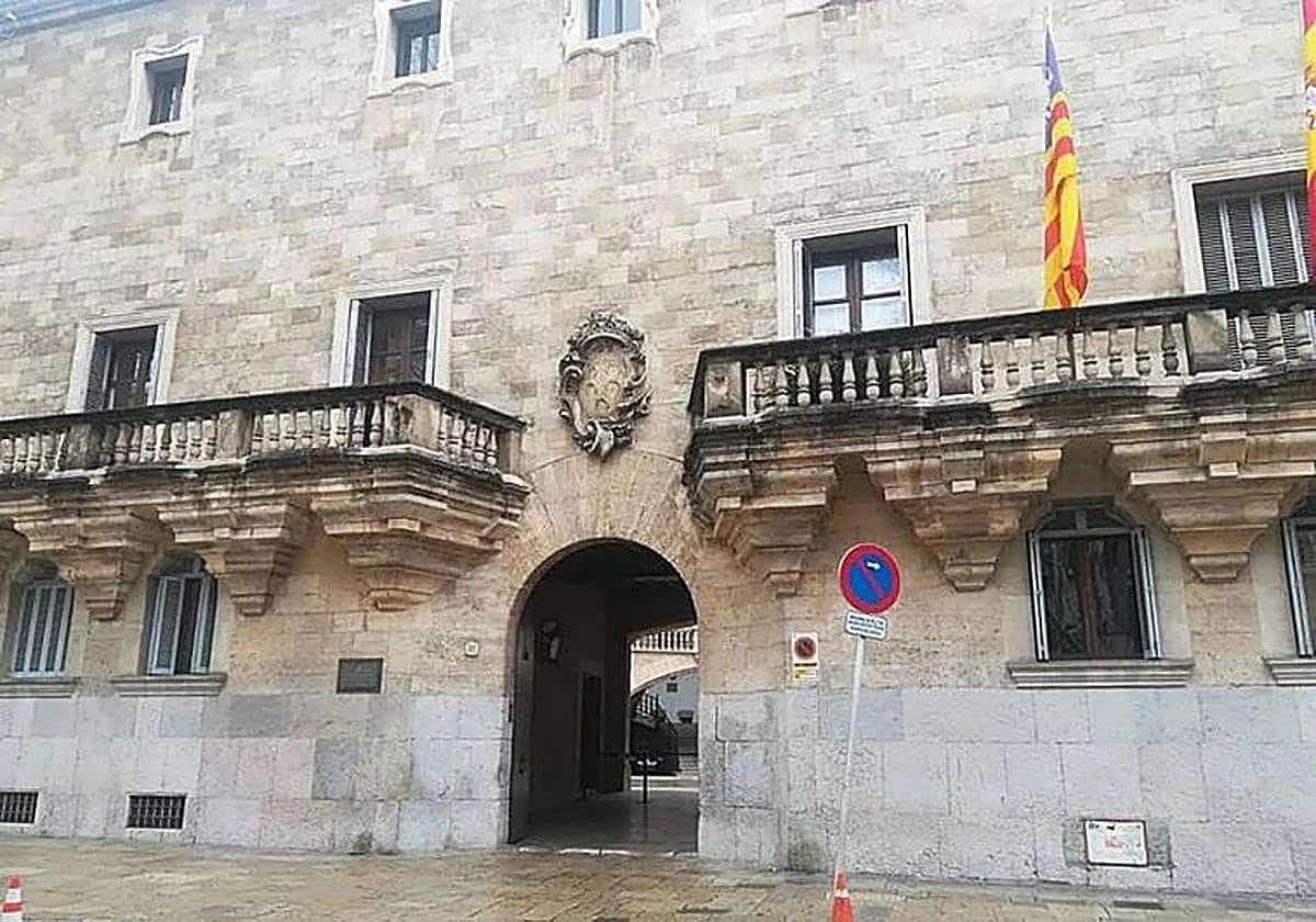 La madre de la bebé arrojada a un contenedor en Mallorca: «La tenía que haber echado al campo»