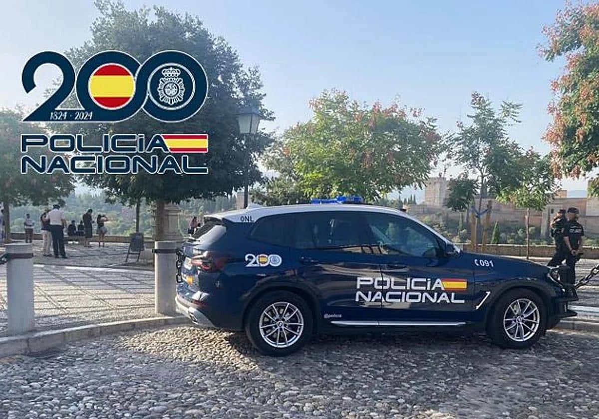 Clava una navaja a una turista en el tobillo mientras estaba haciendo fotos en un mirador de Granada