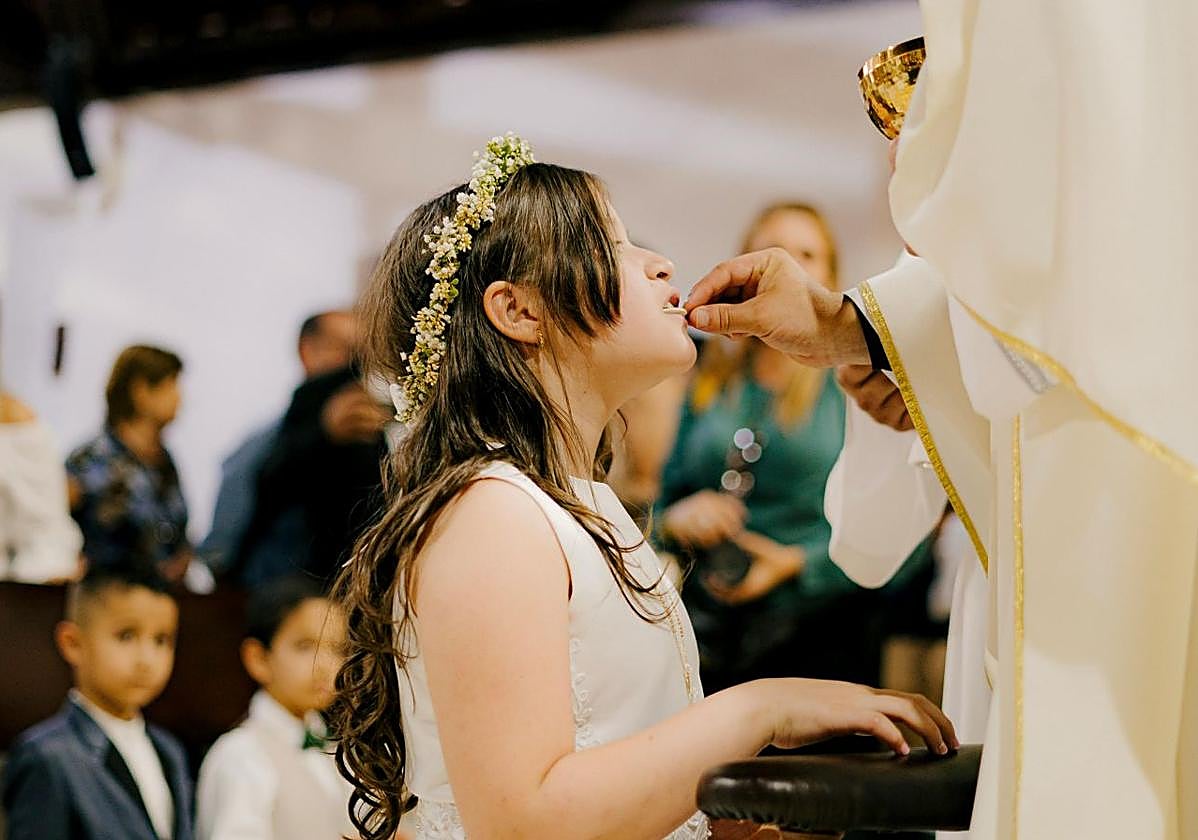 El aviso de la Asociación de Consumidores que afecta a miles de familias: hacer la comunión ya cuesta más de 15.000 euros