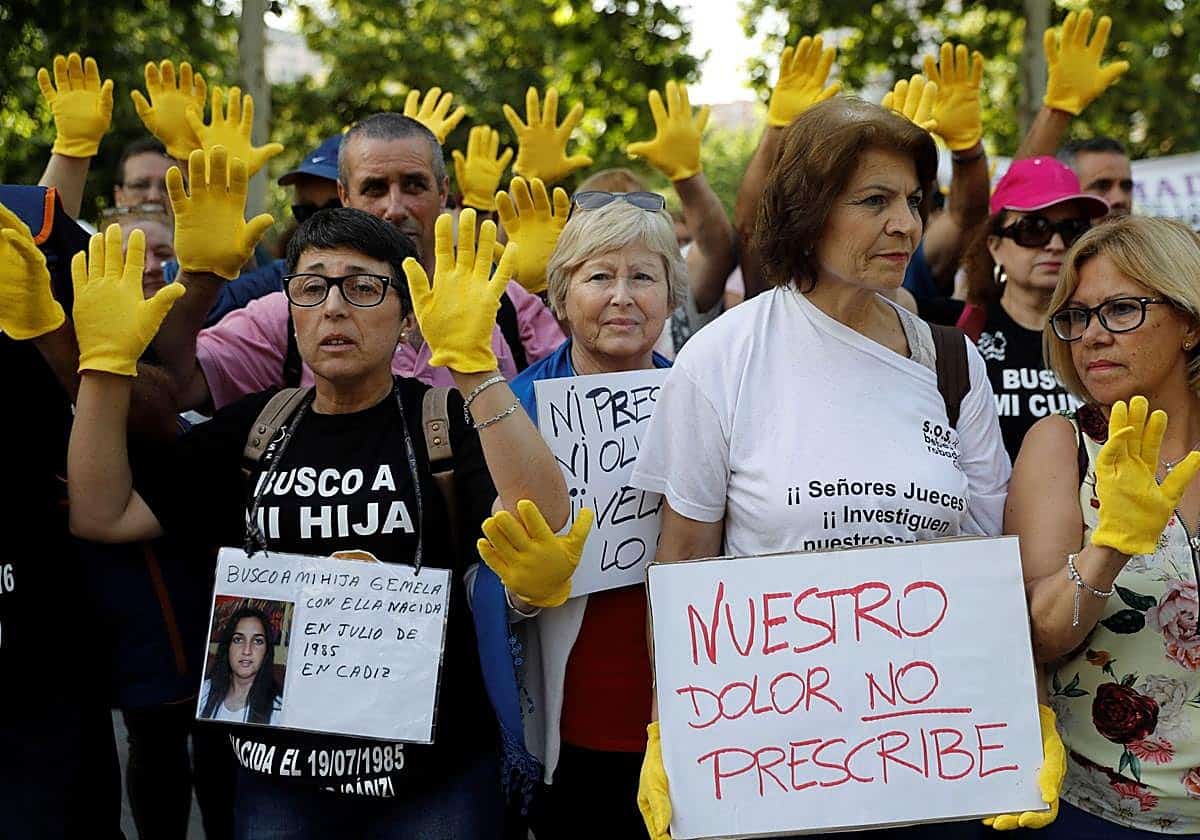 Un informe forense cuestiona el «robo sistemático de bebés en hospitales durante el franquismo»