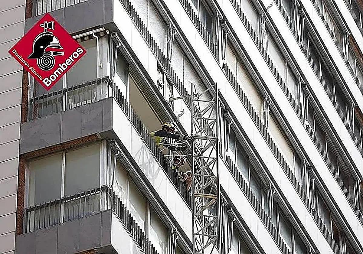 Mueren dos trabajadores al derrumbarse los andamios de obra en una torre de 18 plantas de Benidorm
