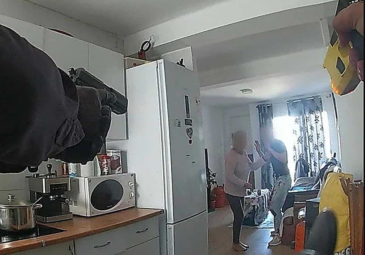 ¿Un brutal asesinato en familia o una legítima defensa ante el allanamiento y ataque de un vecino enfurecido?