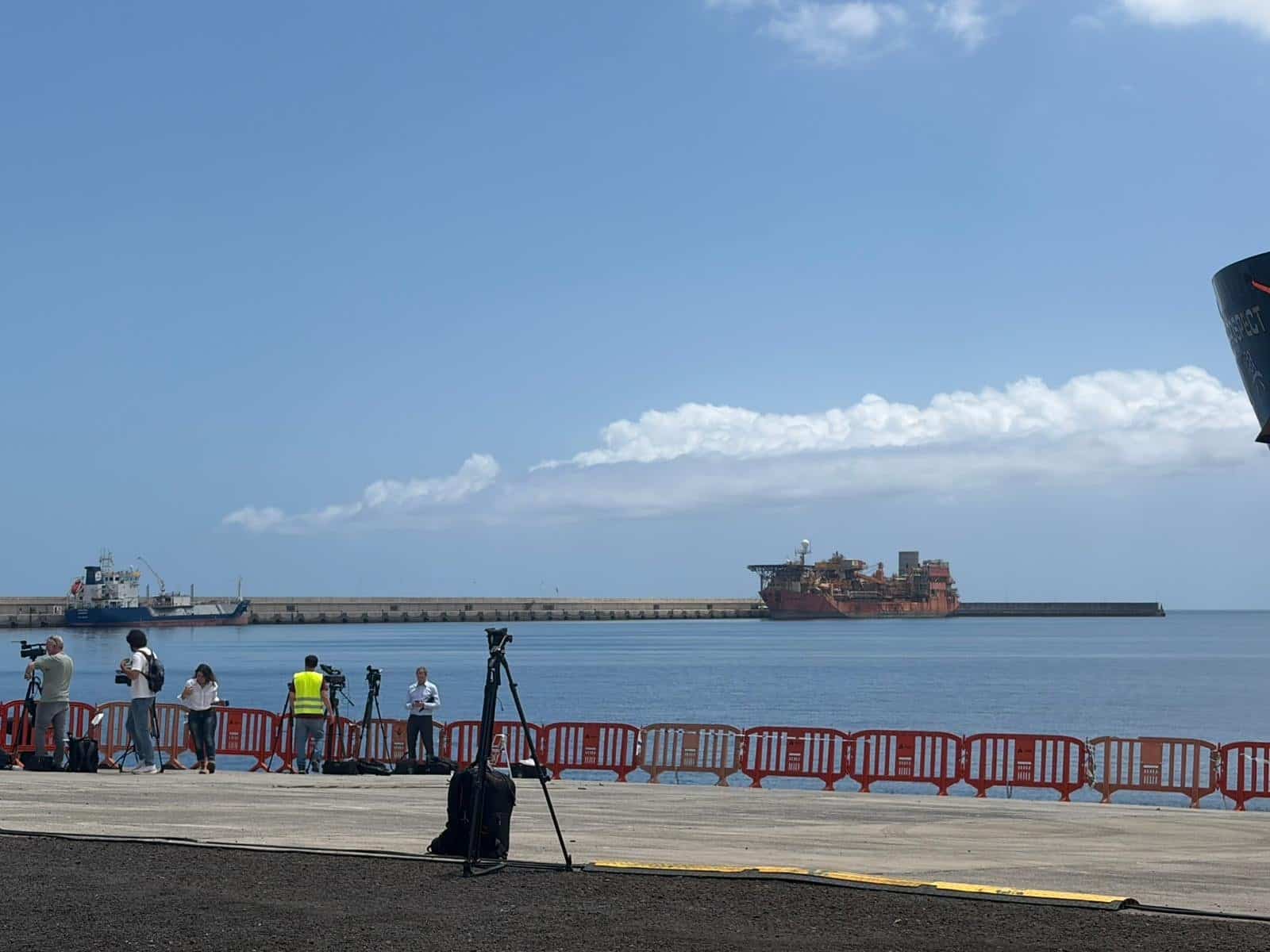 Incertidumbre en Tenerife mientras el puerto se prepara para la llegada del crucero con hantavirus: «No sabemos lo que va a pasar»