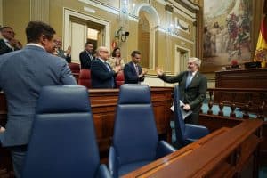 Clavijo acusa al Gobierno de «ocultar» que había contagiados en el Hondius y García lo niega