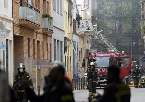Un herido grave tras la explosión de una bombona de butano en Barcelona