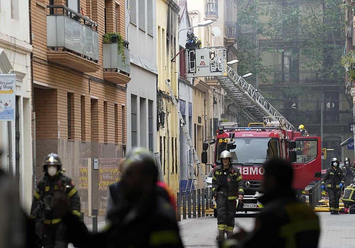 Un herido grave tras la explosión de una bombona de butano en Barcelona