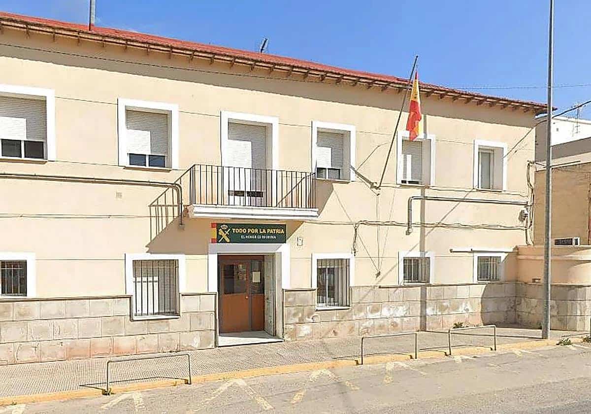 Investigan el presunto crimen machista de un guardia civil, su mujer y su hijo en un cuartel de Alicante