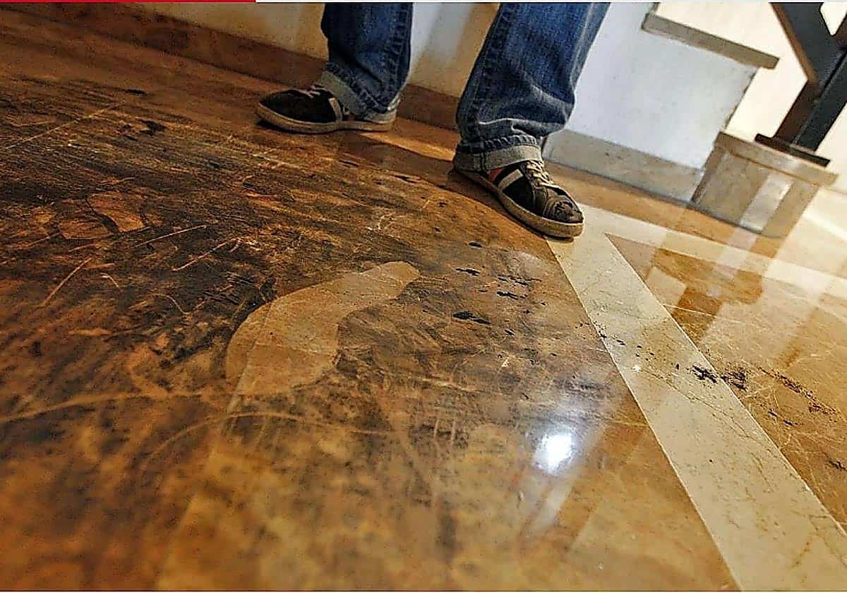 Rocía con spray pimienta a dos vecinos que le acusaron de dejar heces en su puerta de casa en Bilbao