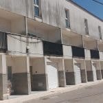 Venden por Wallapop una promoción inacabada de viviendas adosadas
