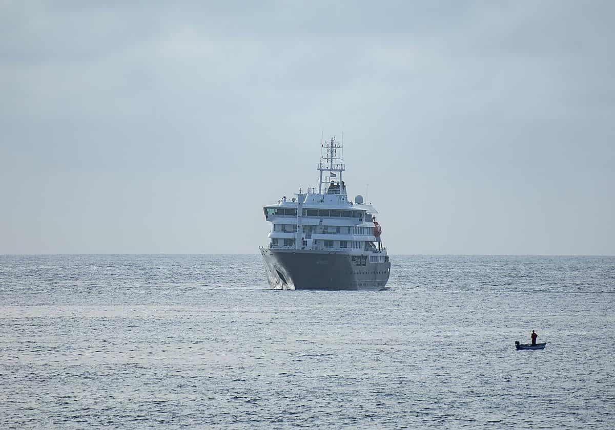 Los 14 españoles confinados en el crucero del brote de hantavirus: «Estamos bien y sin síntomas»