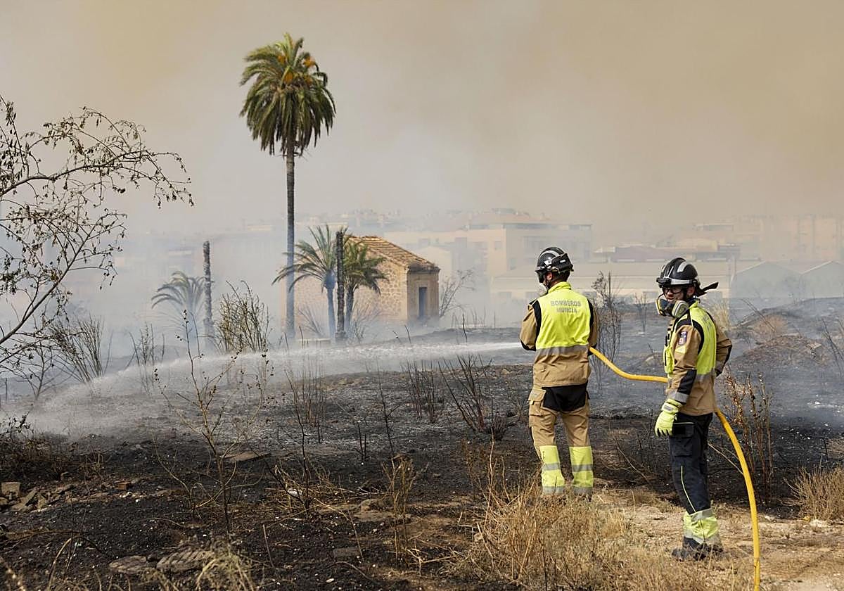 Un incendio forestal en Murcia arrasa 170 hectáreas y obliga a desalojar a un centenar de vecinos